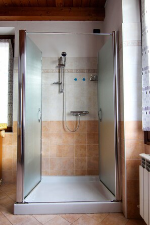 Badewanne, Whirlpool, Haartrockner, Bidet