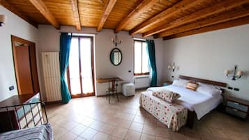 4 chambres, coffres-forts dans les chambres, bureau