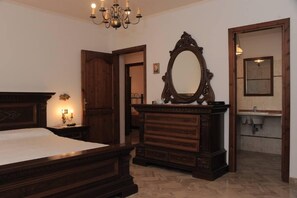 3 slaapkamers, een strijkplank/strijkijzer, reisbedje, gratis wifi