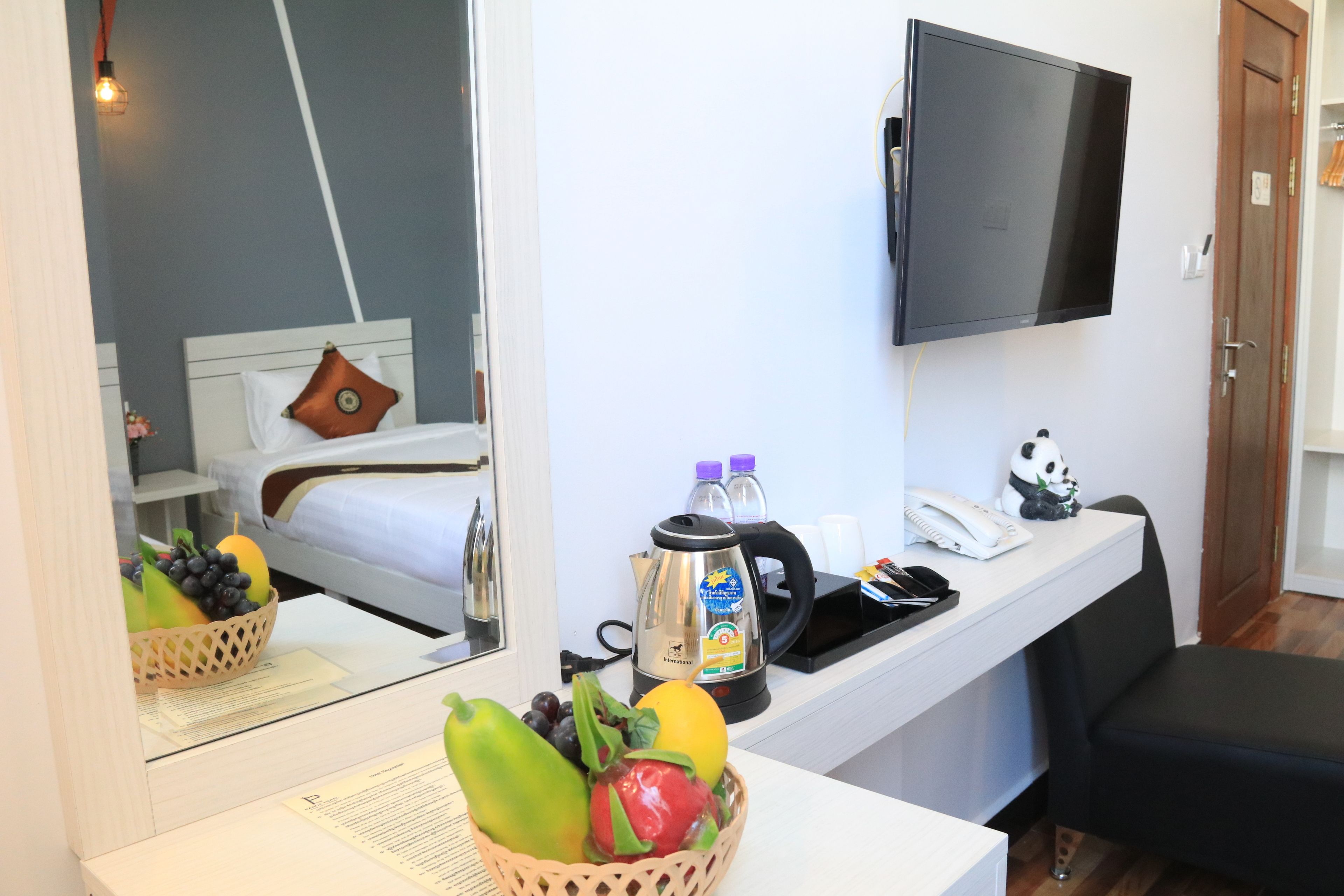 desk, soundproofing, rollaway beds, free wifi