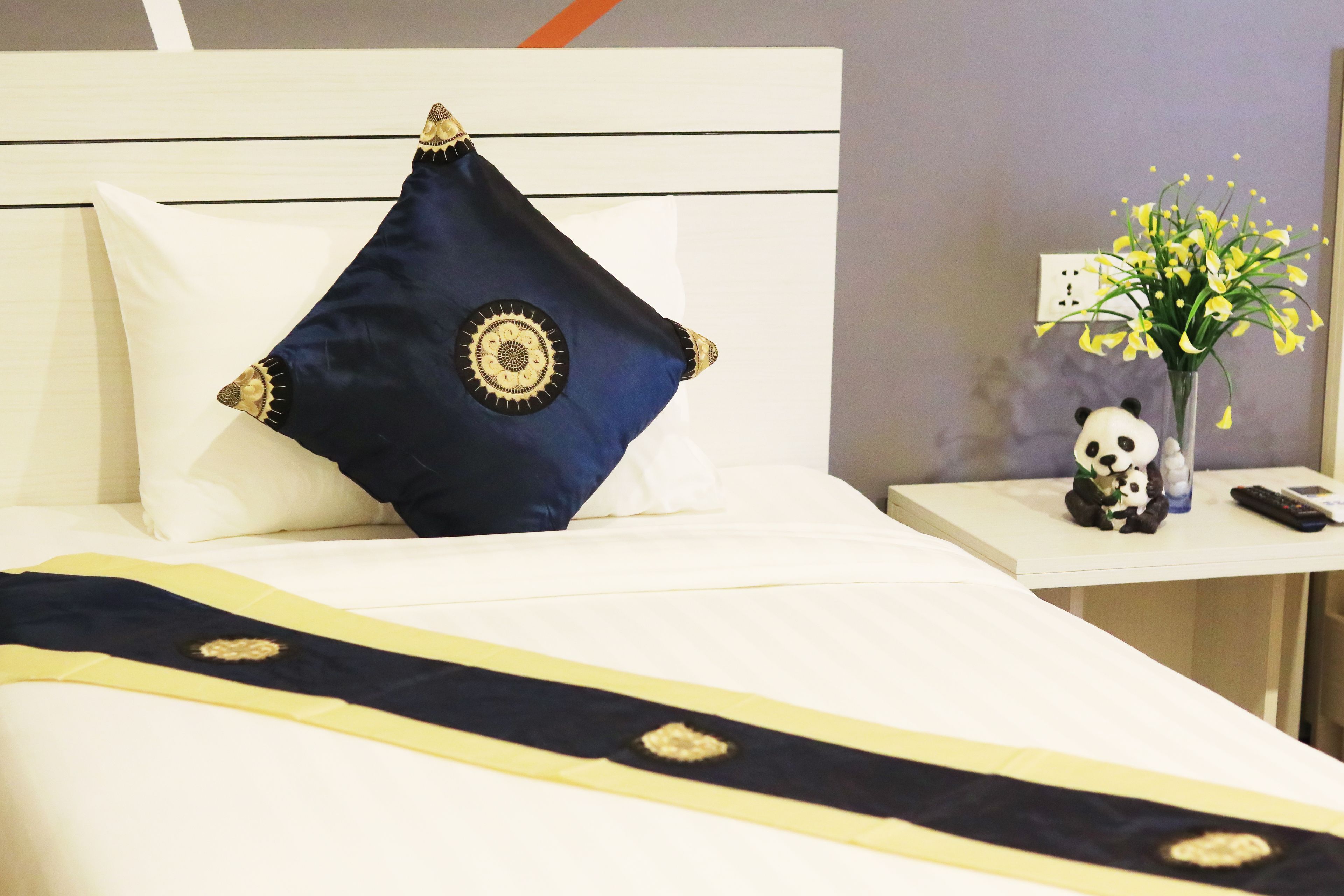 desk, soundproofing, rollaway beds, free wifi