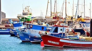 A marina with several boats docked, including a red and white boat with the number 3 GC-1-2829. - Apartment with terrace, sea views, and satellite TV via Wi-Fi 600 MB (Gran Tarajal)
