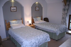 3 slaapkamers, een strijkplank/strijkijzer, wifi, beddengoed