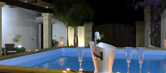 GAMLA BOLIG SALENTINA, MED POOL OCH Två steg från havet