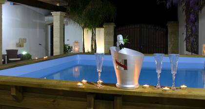 Vanha asukas SALENTINA, uima-altaalla ja kahdella askeleella merestä