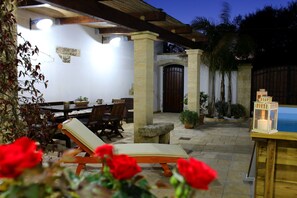 Outdoor dining - OLD DWELLING SALENTINA, WITH POOL AND TWO STEPS FROM THE SEA (Gagliano del Capo)