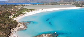 Villetta med uafhængige Gardino nær havet, Syd Sardinien