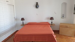2 habitaciones, tabla de planchar con plancha y wifi gratis 