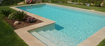 VILLA BINIMIGI - BEACH FRONT 4 SUITES WIFI SATELLITE