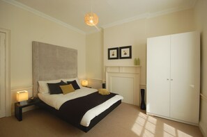 4 Schlafzimmer, Schreibtisch, Verdunkelungsvorhänge