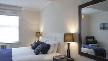 4 bedrooms, desk, blackout curtains, iron/ironing board