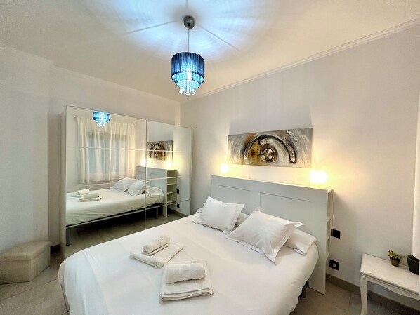 3 bedrooms, in-room safe, iron/ironing board, travel crib