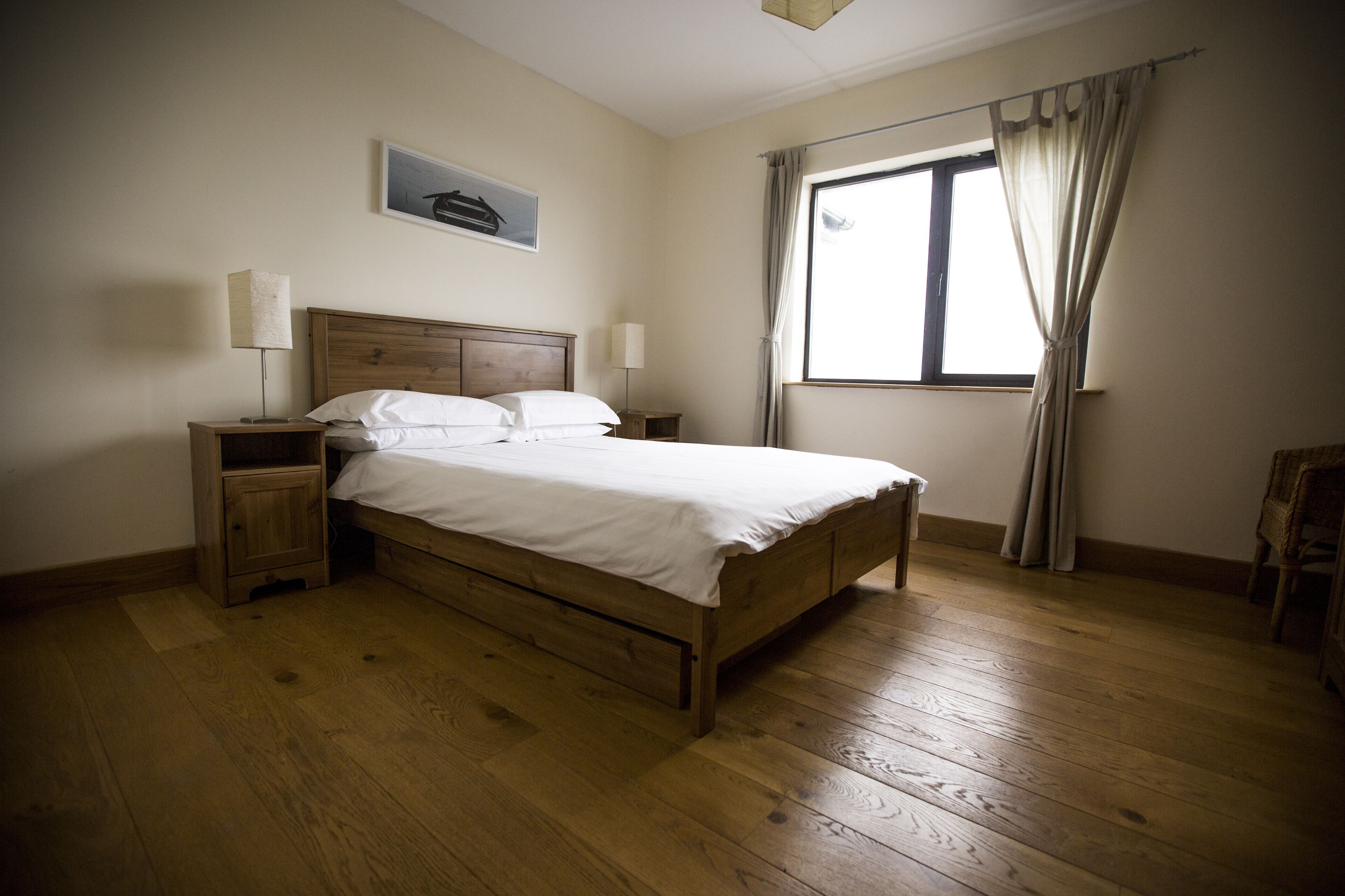 4 bedrooms, desk, iron/ironing board, travel crib