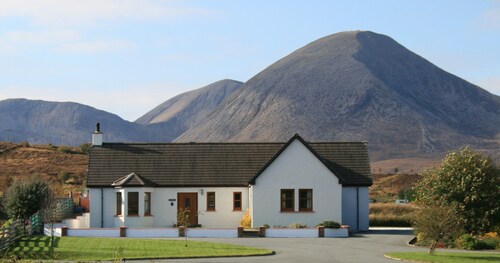 A stunning bungalow (STB 5 star ) close to local amenities and pubs.