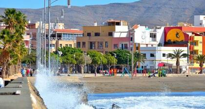 Huoneisto merinäköalalla, rannan vieressä, ilmainen wifi, SAT-TV