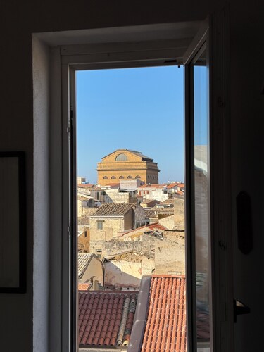Historic center, 2 rooms, 2 toilets, sky terrace, lift, free high speed Wi Fi