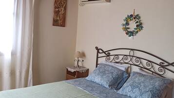 2 makuuhuonetta, silitysrauta/-lauta, Wi-Fi, vuodevaatteet