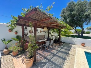 تناول الطعام بالخارج