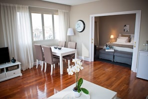 1 slaapkamer, een strijkplank/strijkijzer, reisbedje, gratis wifi