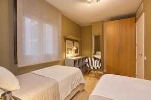 2 chambres, fer et planche à repasser, Wi-Fi, draps fournis