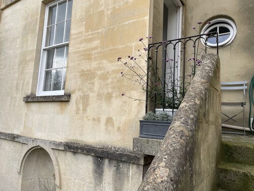 Charming Sunny Mews Cottage Entspannen Sie in Komfort und Stil Tolle Aussicht