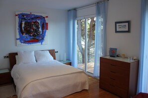 3 bedrooms, in-room safe, desk, iron/ironing board - Large luxury home, stunning views, in green oasis, private garden, huge pool (Sant Feliu de Guixols)