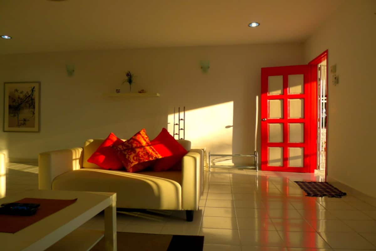 Departamento, 2 habitaciones | Sala de estar | Televisión