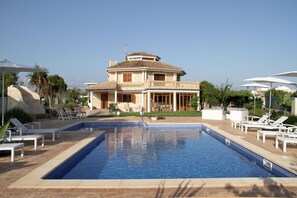 Utomhuspool