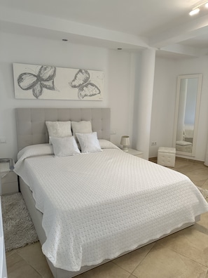 4 bedrooms, in-room safe, iron/ironing board, free WiFi
