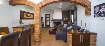 SPECIAL OFFER - LARGE GARDEN RURAL ENVIRONMENT WITH IDEAL FAMILY PRIVATE POOL