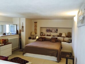 1 bedroom, iron/ironing board, WiFi, bed sheets - TAORMINA SUN LAVA AND SALT. (Taormina)