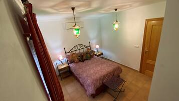 2 slaapkamers, een strijkplank/strijkijzer, reisbedje, gratis wifi