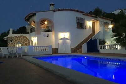 Quietly  situated Villa with panoramic views,  and private pool, free wifi