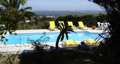 Casa do Moinho, villa con piscina climatizada cubierta, cerca de la playa en Sintra,