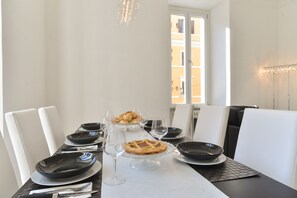 Dining - Luxury 3 bedroom apartment 4 bathrooms living room and kitchen. (Roma)
