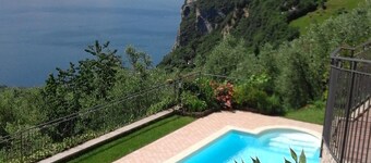 Lake Garda villa with exclusive swimming pool