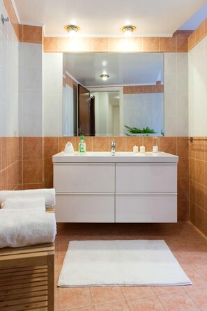 Shower, hair dryer, bidet, towels - Elegant apartment a few steps from St. Peter (Roma)