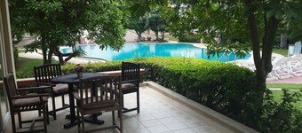 Stor 3-bädds strandvilla med utsikt över poolen med privat spa. Perfekt för familjer