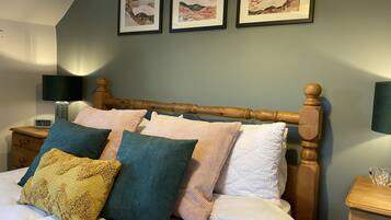 4 Schlafzimmer, Schreibtisch, Bügeleisen/Bügelbrett, kostenloses WLAN