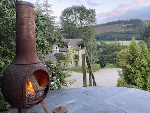 Terrace/patio - Quarry House, peaceful rural retreat, country farmhouse cottage, sleeps 8-12 (Presteigne)