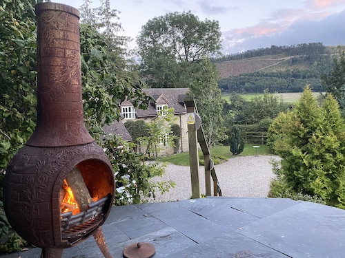 Quarry House, peaceful rural retreat, country farmhouse cottage, sleeps 8-12