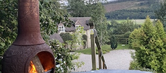 Quarry House, peaceful rural retreat, country farmhouse cottage, sleeps 8-12