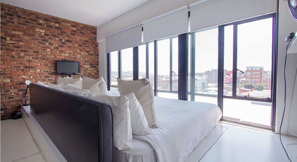 Perpetual Liberty 1996-2006 | Premium bedding, in-room safe, individually furnished, desk - CURIOCITY Johannesburg - Hostel (Johannesburg)