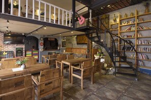 Breakfast (CNY 12 per person) - DREAMS TRAVEL INTERNATIONAL YOUTH HOSTEL (Chengdu)