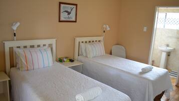 Minibar, free WiFi, bed sheets