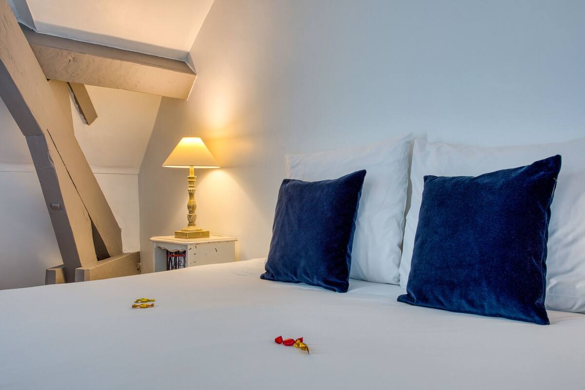 standard double or twin room | premium bedding, individually decorated, individually furnished, desk