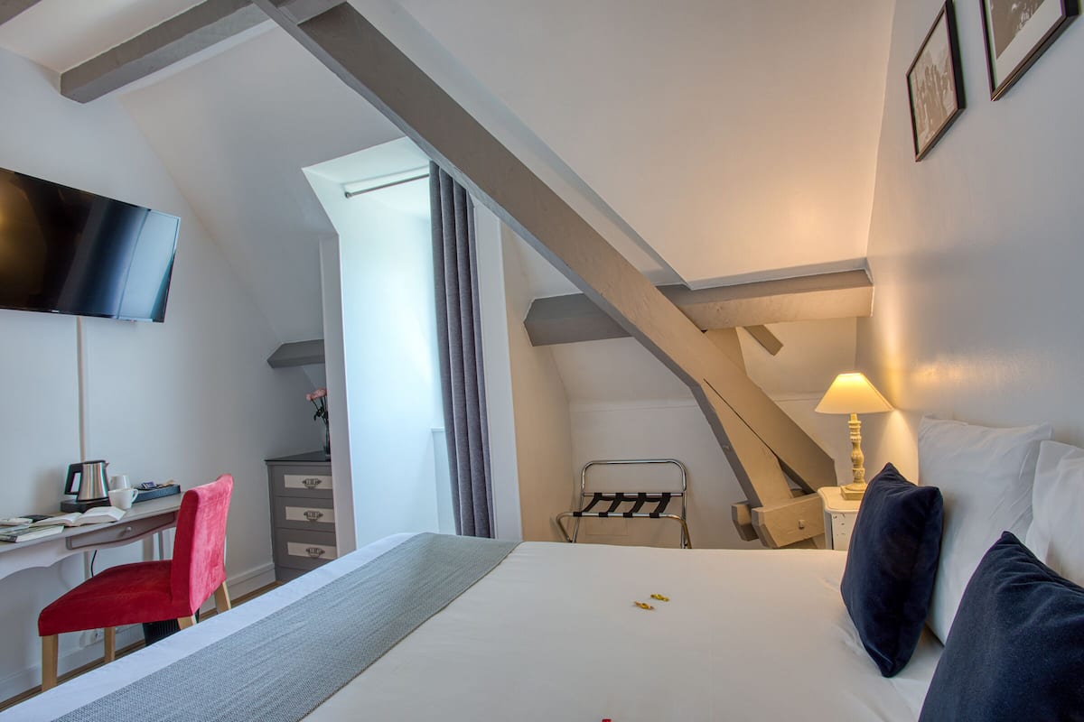 standard double or twin room | premium bedding, individually decorated, individually furnished, desk