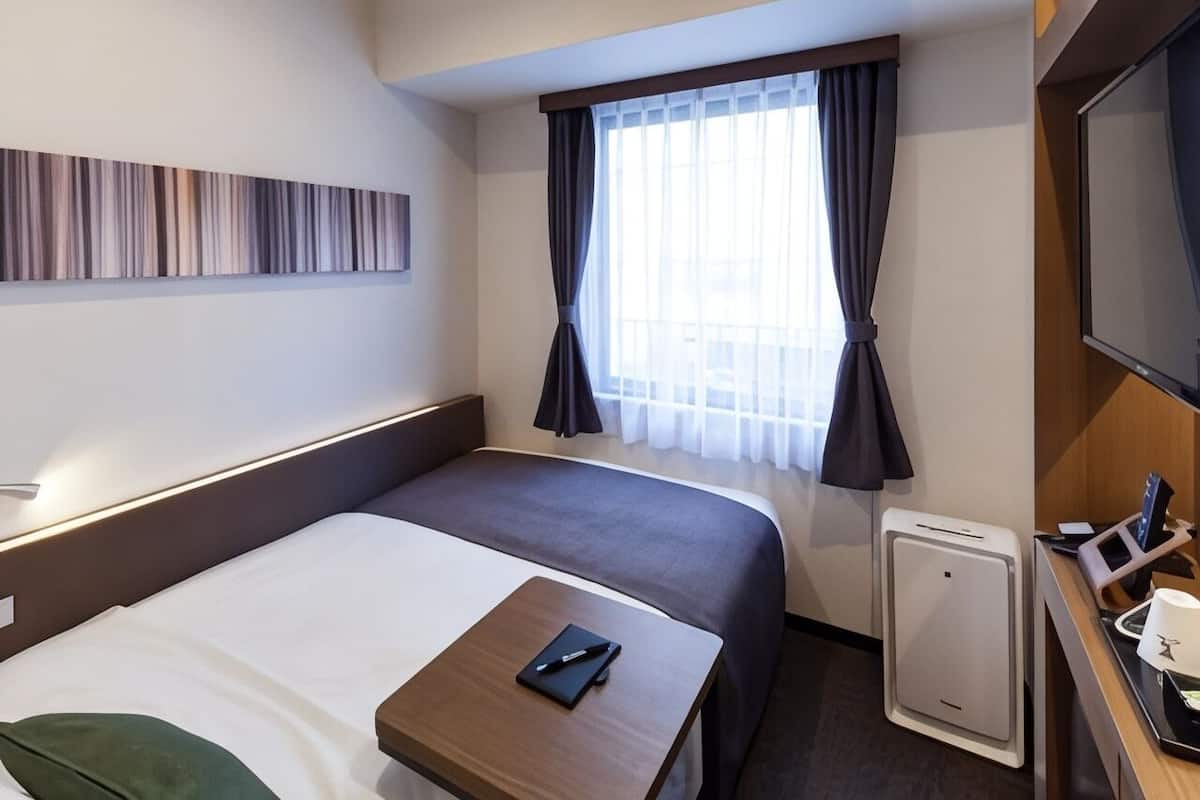 Down duvets, in-room safe, desk, blackout curtains