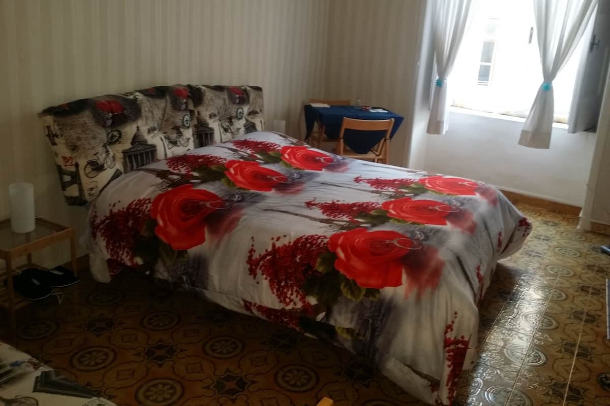 Minibar, blackout curtains, free WiFi