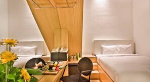 Desk, free WiFi, bed sheets - Kimono Hotel (Kuta)